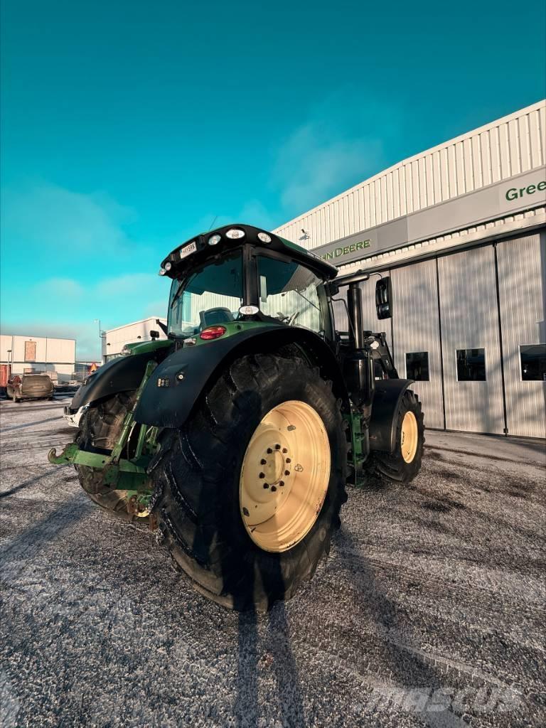 John Deere 6215R AP Traktorit