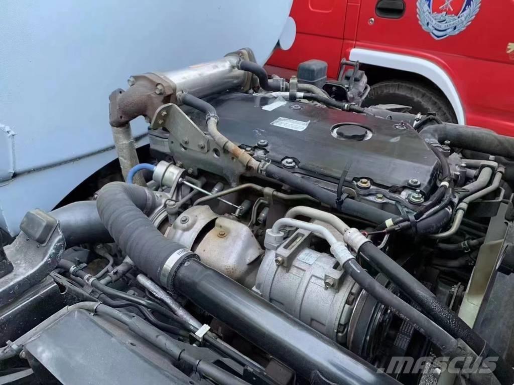 Isuzu ELF 4x2 Vesisäiliöautot