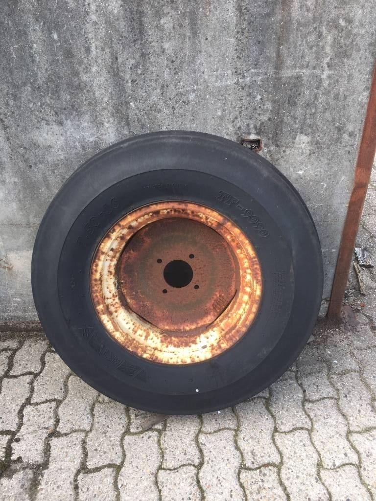 BKT 7.50 R 16 + velg Renkaat ja vanteet