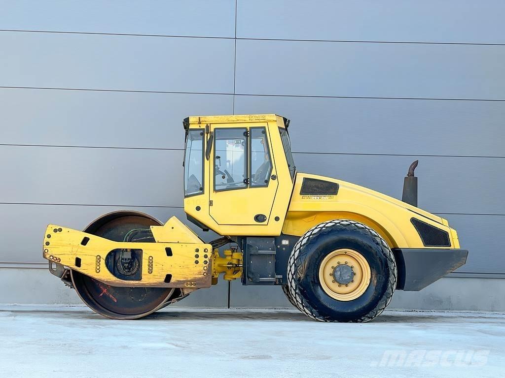 Bomag BW 213 DH-4 Yksivalssijyrät