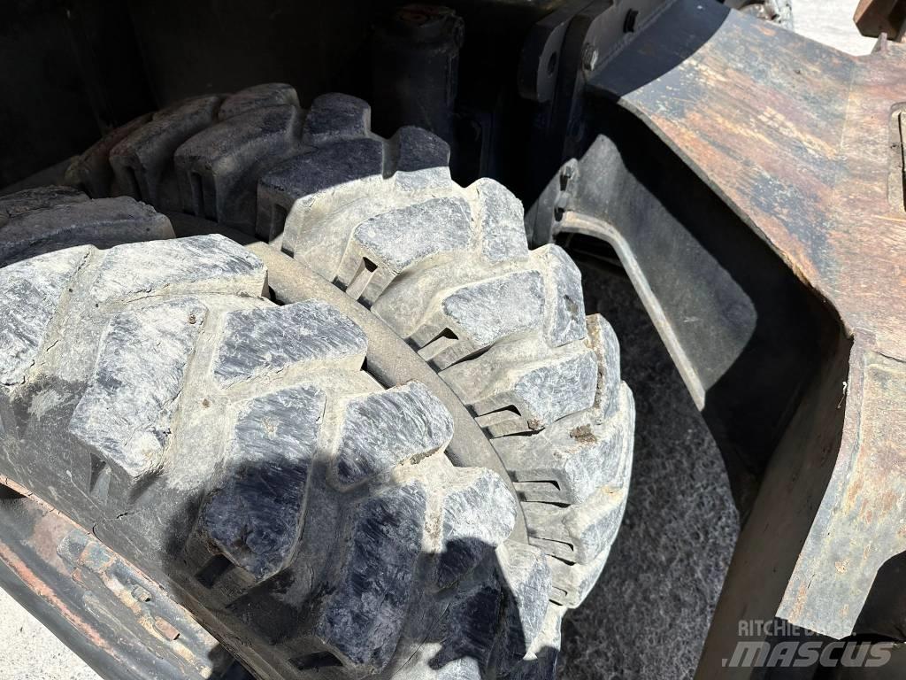 Komatsu PW130 ES-6K Pyöräkaivukoneet