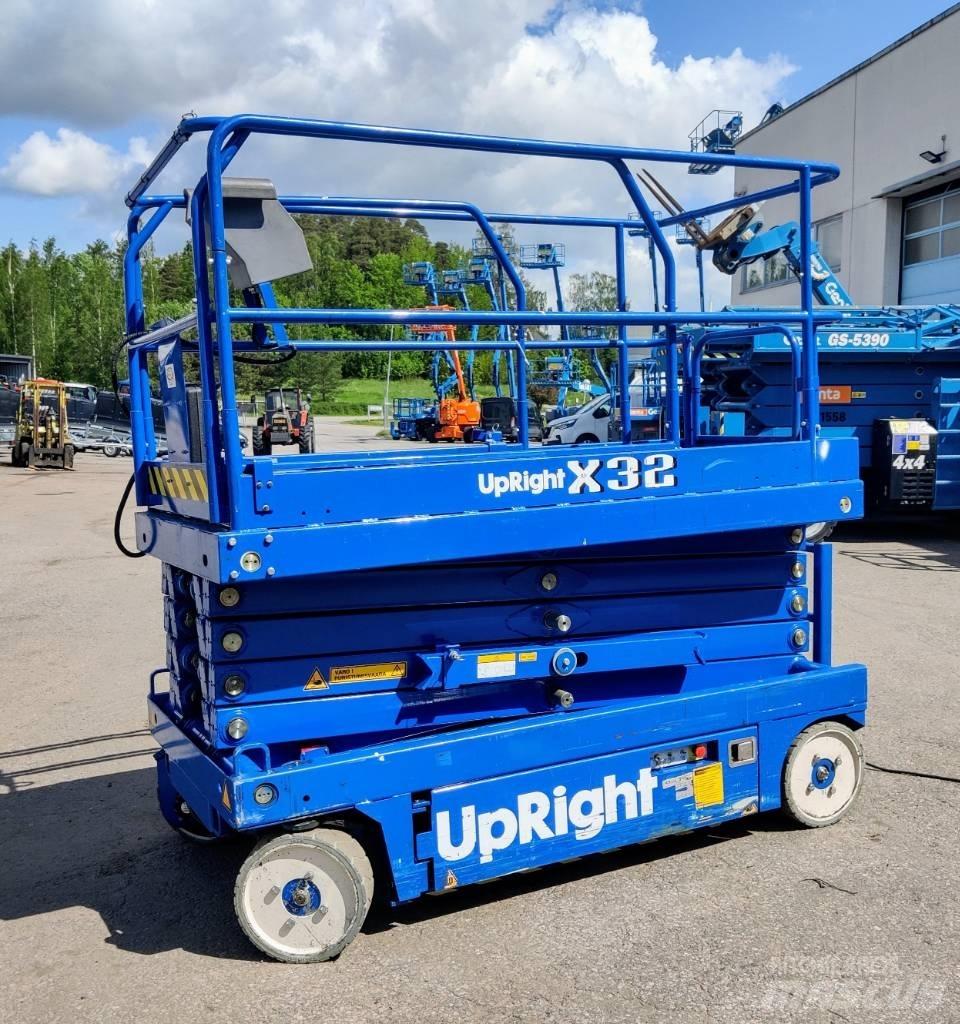 UpRight X32N Saksilavat