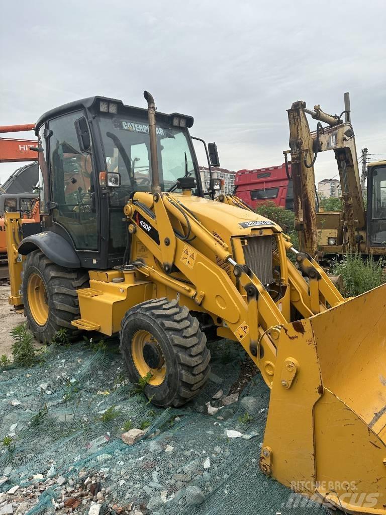 CAT 420 F Kaivurikuormaajat