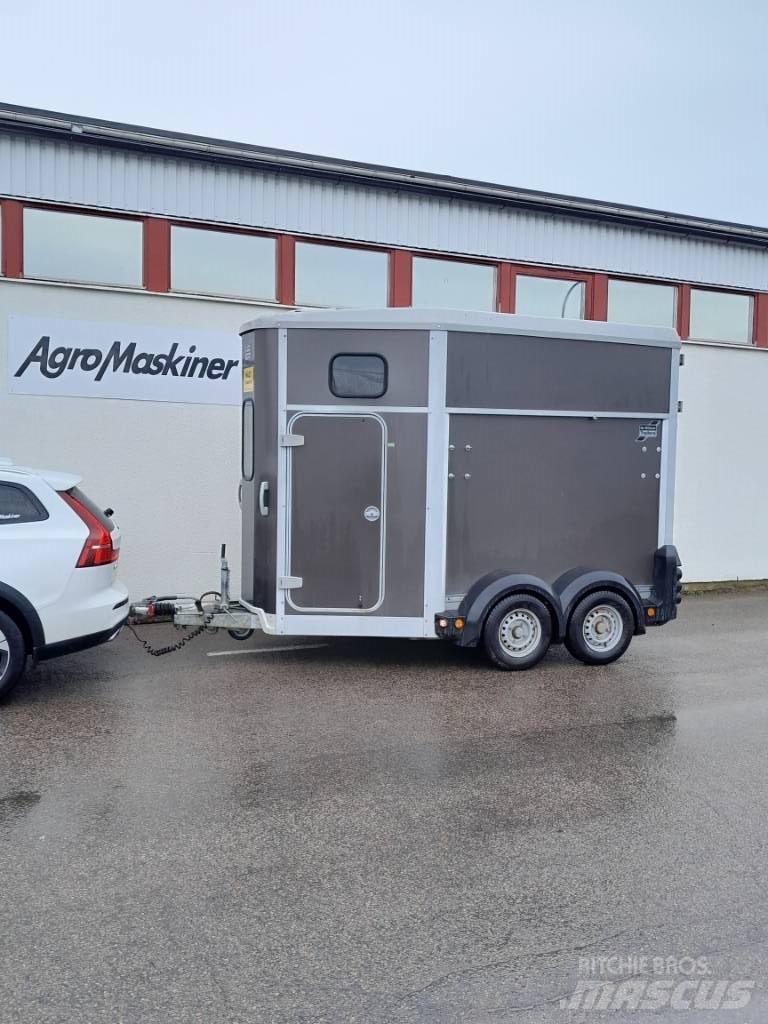 Ifor Williams HB 506 Eläinkuljetusperävaunut