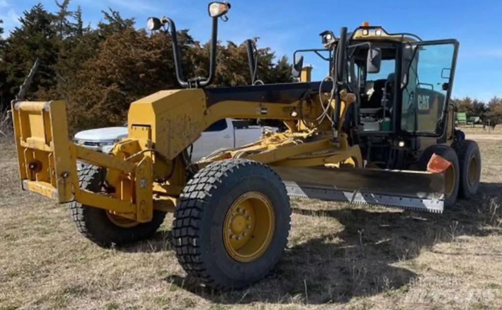 CAT 140M Tiehöylät