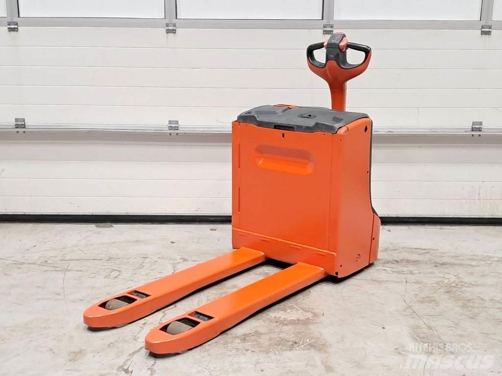 Linde T16 Lavansiirtotrukit