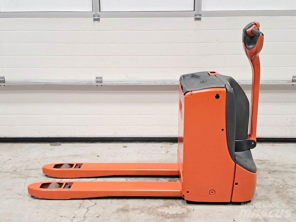 Linde T16 Lavansiirtotrukit