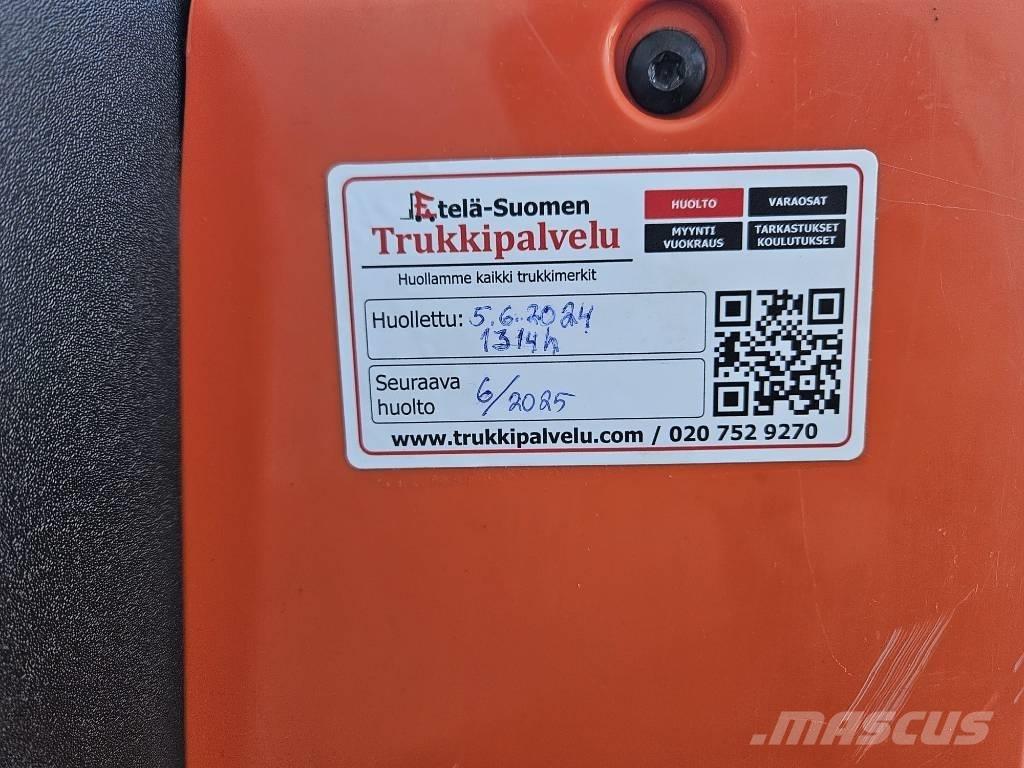 Toyota LWE 200 (myyty) Lavansiirtotrukit ajotasolla