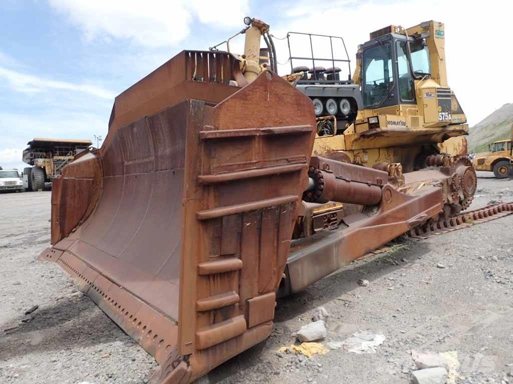Komatsu D 575 A-3 Telaketjupuskutraktorit