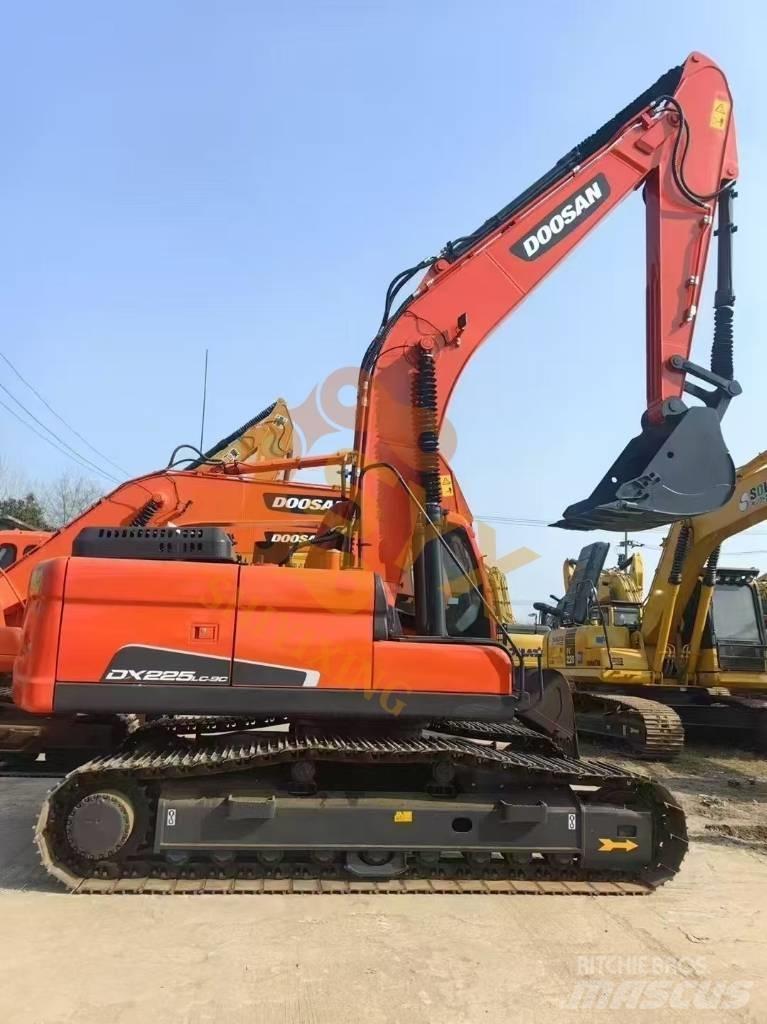 Doosan DX 225 LC Telakaivukoneet