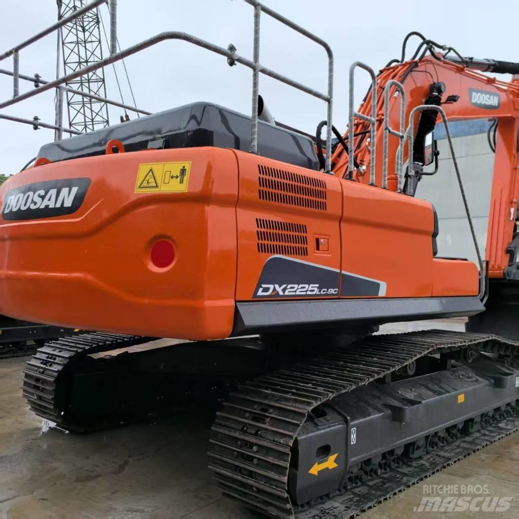 Doosan DX 225 LC Telakaivukoneet