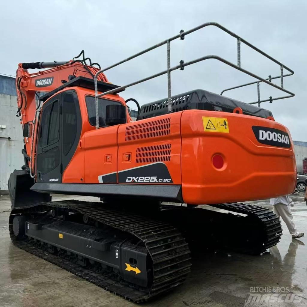 Doosan DX 225 LC Telakaivukoneet