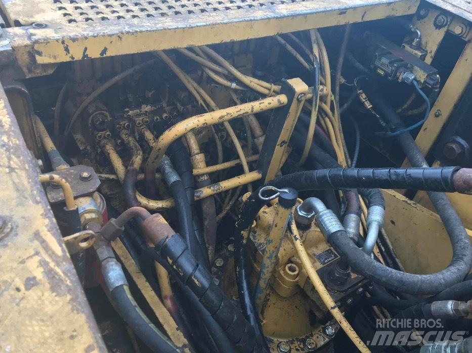 CAT 320 B Telakaivukoneet