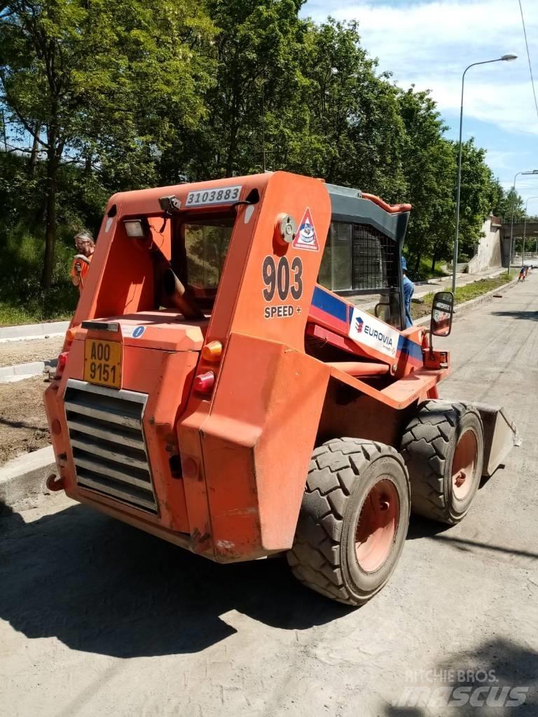 Locust L 903 SPEED Liukuohjatut kuormaajat