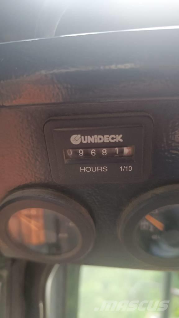 Locust L 903 SPEED Liukuohjatut kuormaajat