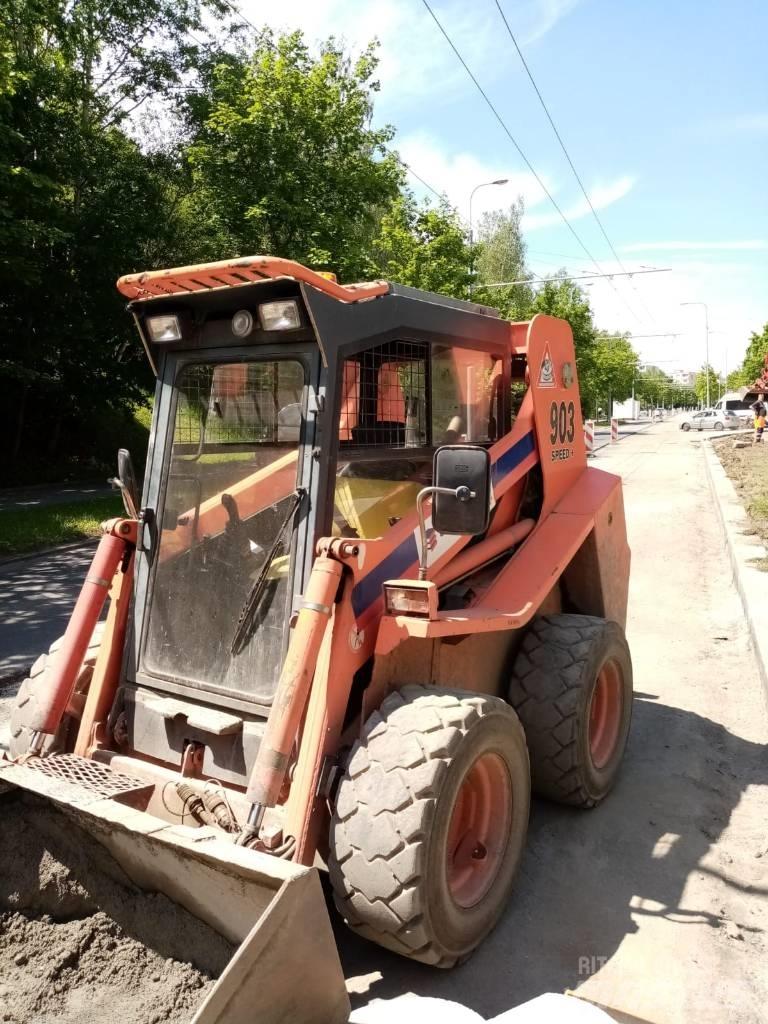 Locust L 903 SPEED Liukuohjatut kuormaajat