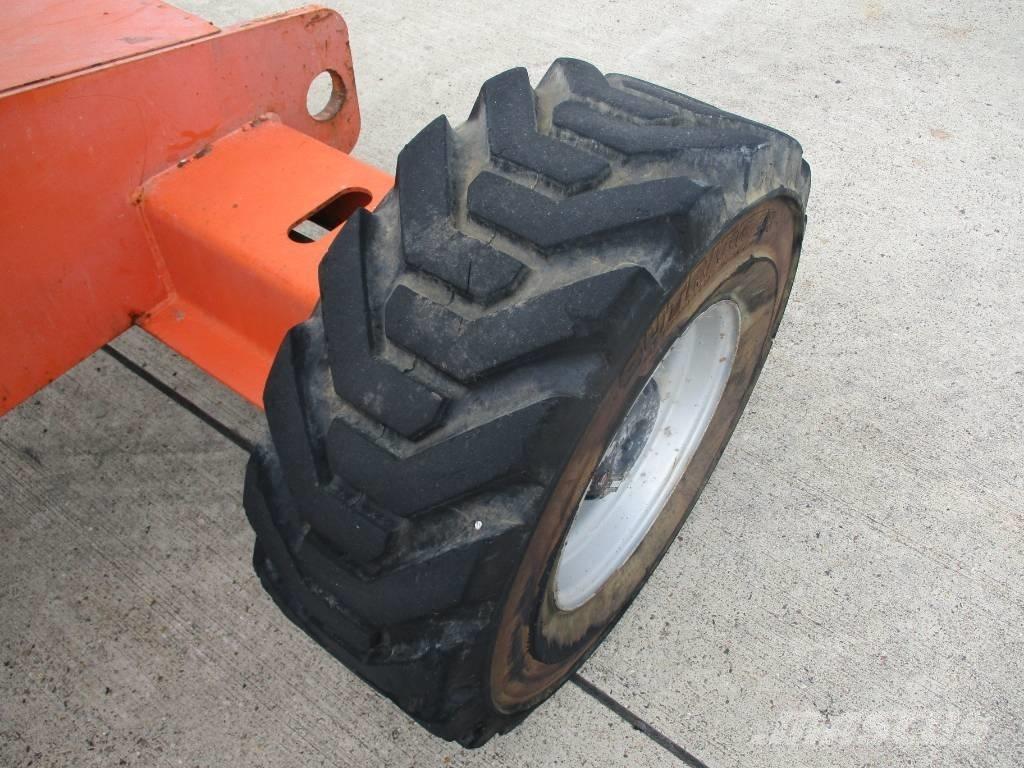JLG 460SJ (867) Teleskooppipuominostimet