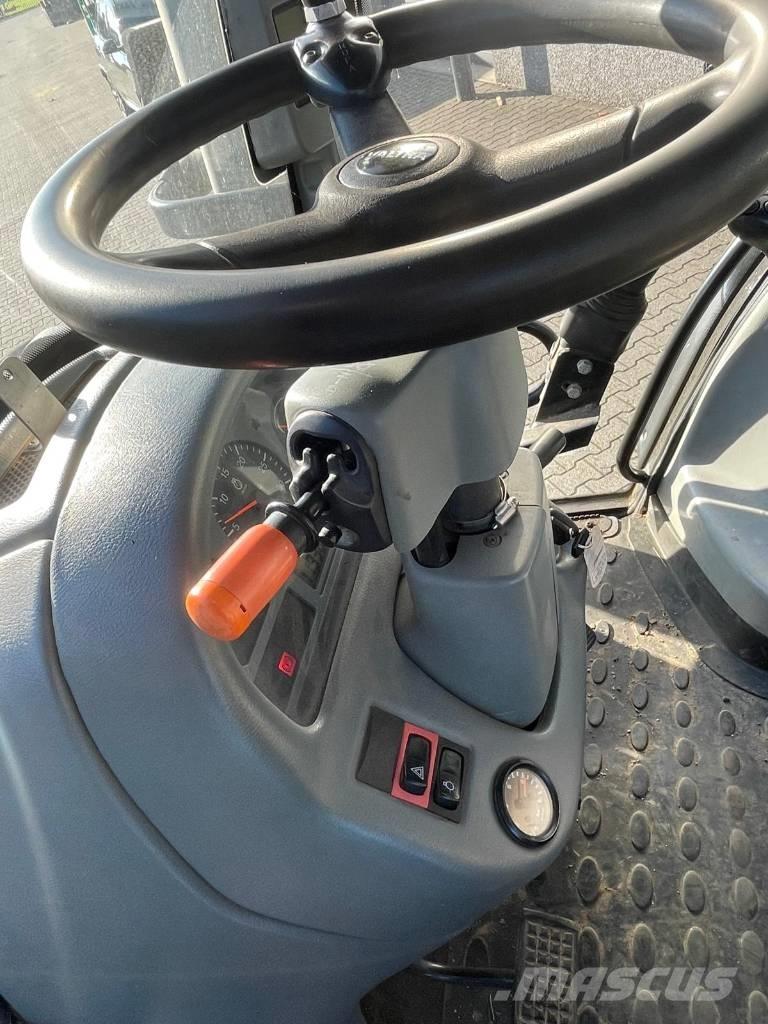 Valtra T151 tractor Traktorit