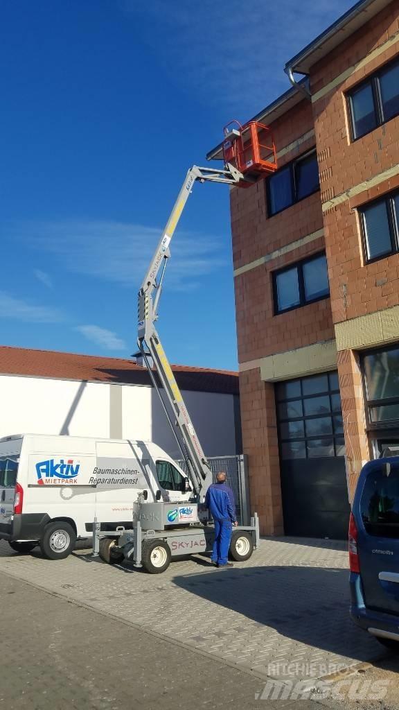 SkyJack SJKB 12 Kuukulkijat