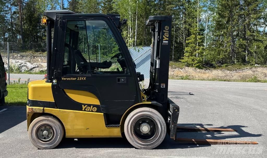 Yale GDP 25 VX Dieseltrukit