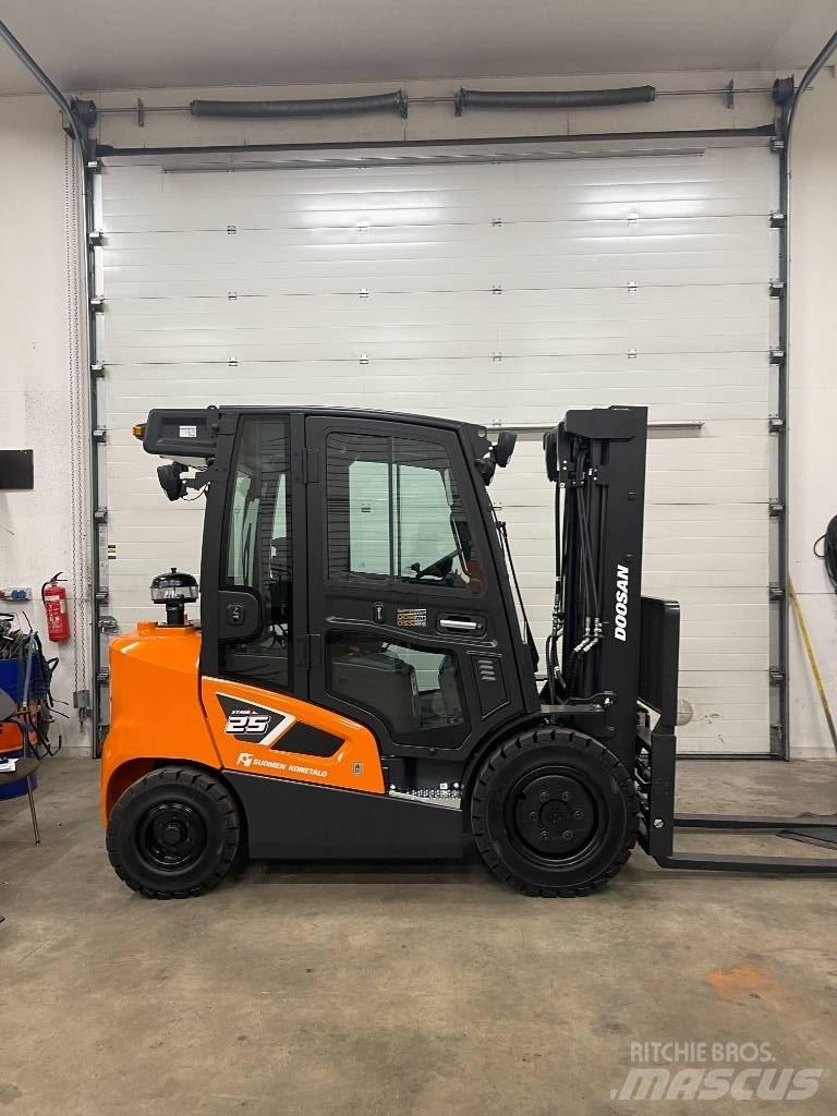 Doosan D25S-9 Diesel Dieseltrukit