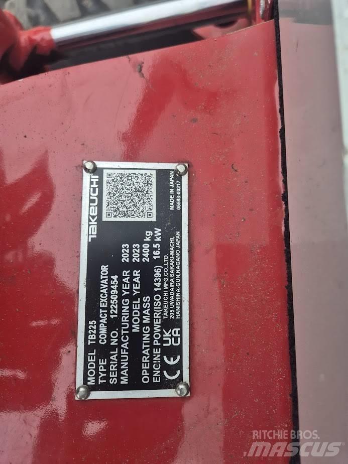Takeuchi TB 225 Minikaivukoneet < 7t
