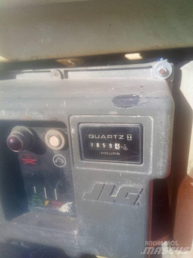 JLG 1930 ES Saksilavat