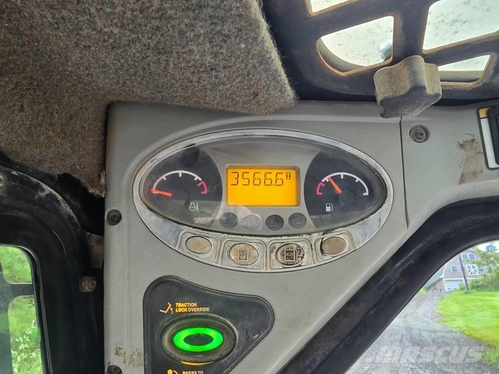 Bobcat T 320 Liukuohjatut kuormaajat