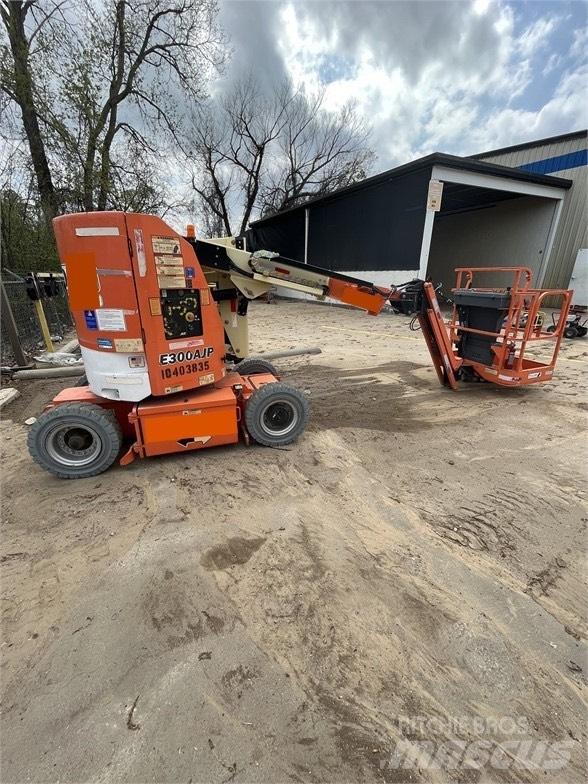 JLG E 300 AJP Saksilavat