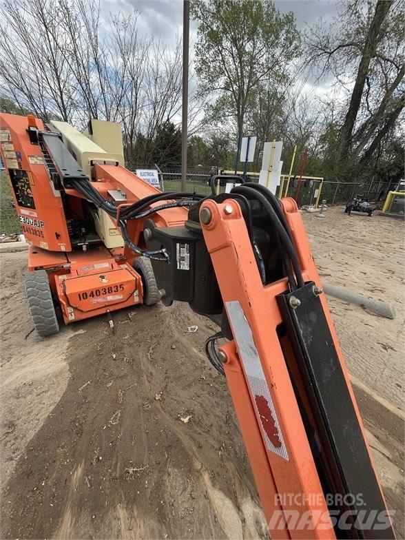 JLG E 300 AJP Saksilavat
