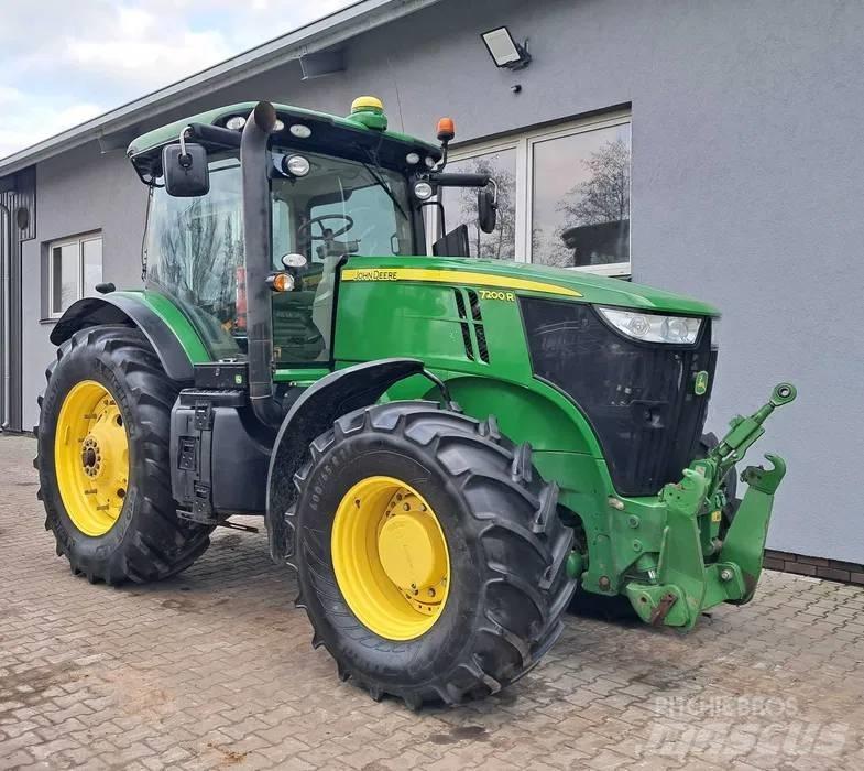 John Deere 7200 R Traktorit