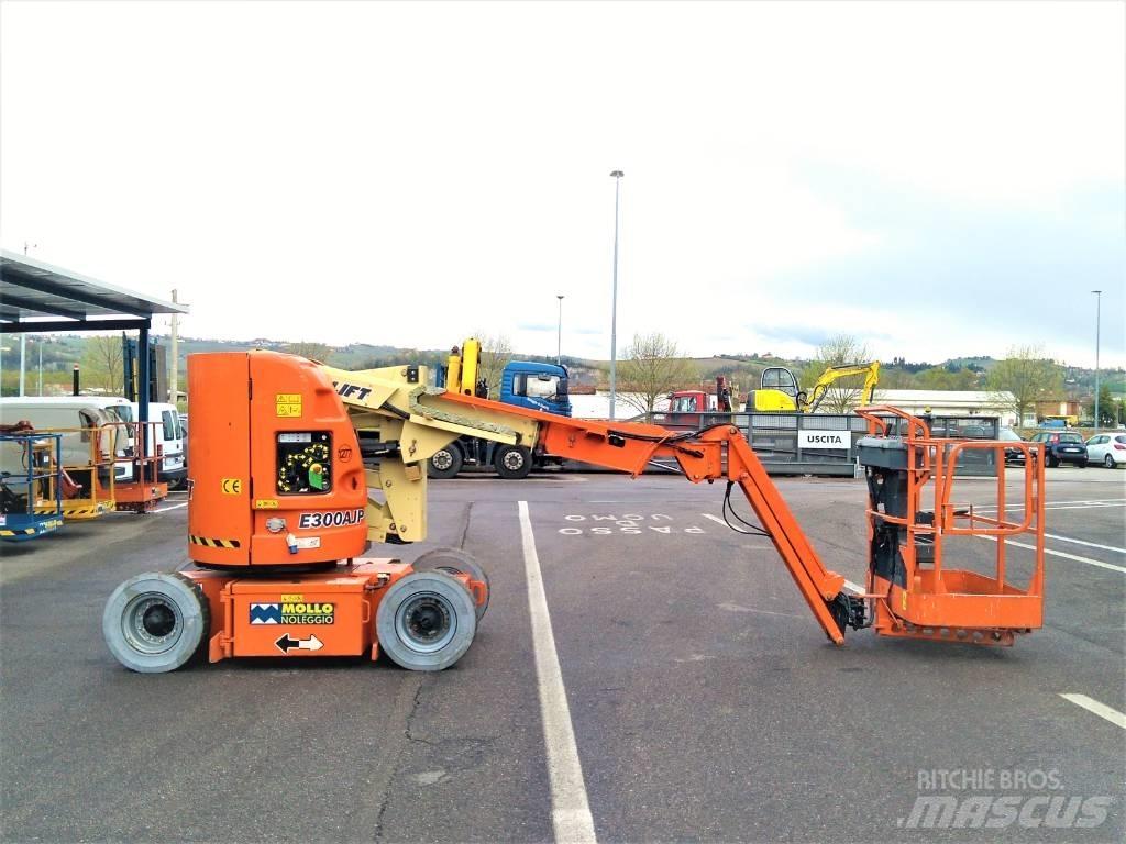JLG E 300 AJP Kuukulkijat