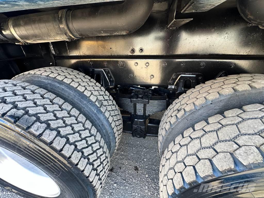 Freightliner 114 SD Paine-/imuautot