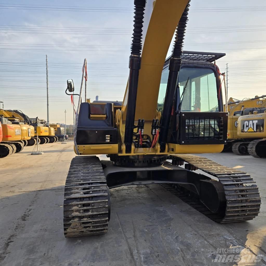 CAT 330 D2 Midikaivukoneet 7t - 12t