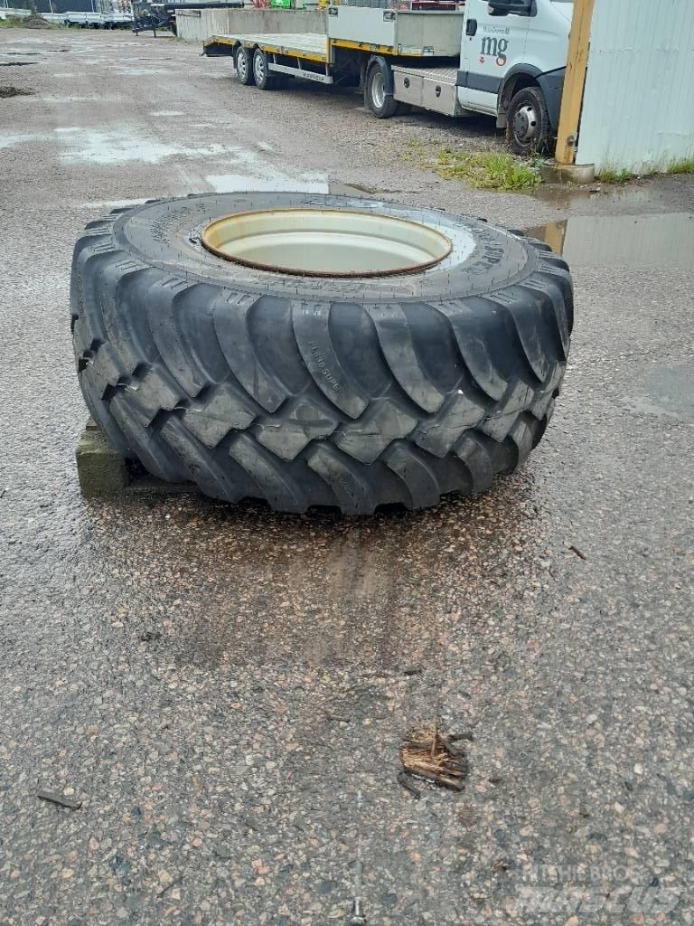 BKT 650/60R30,5 Hjul Renkaat ja vanteet