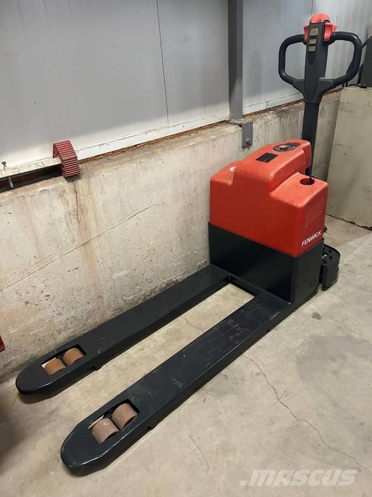 Linde MT 15 Lavansiirtotrukit