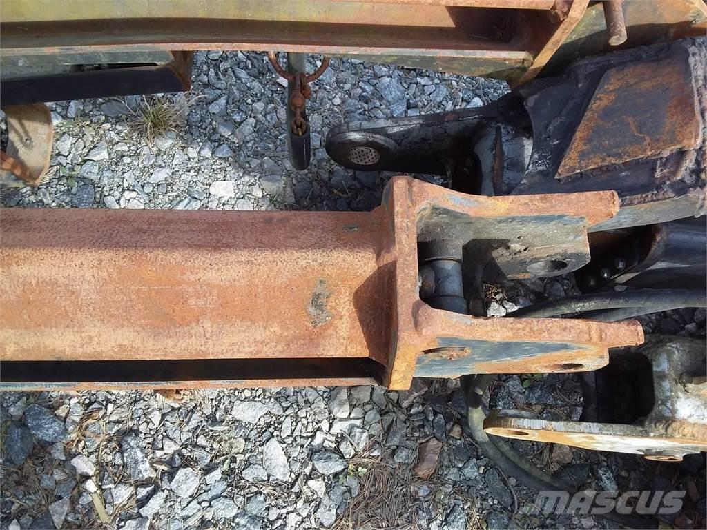 CAT 2200 Harvesterinosturit