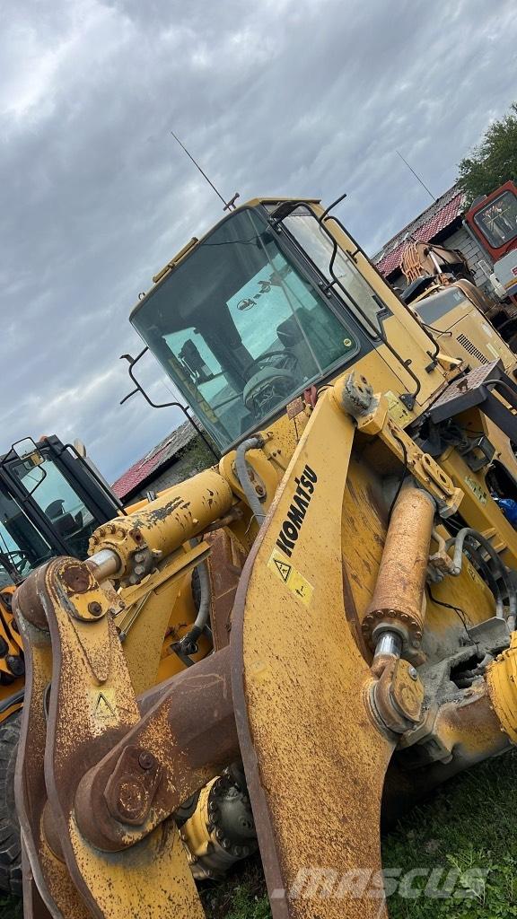 Komatsu WA 470-3H Moottorit