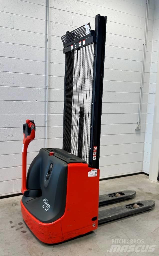 Linde L12i/1172 Käyden ajettavat pinoamistrukit