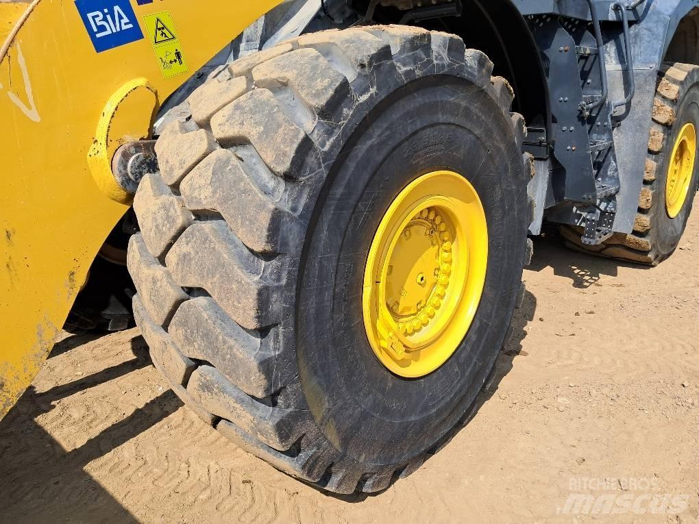 Komatsu WA500-8E0 Pyöräkuormaajat