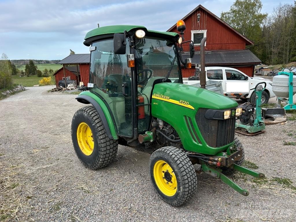 John Deere 3720 Traktorit