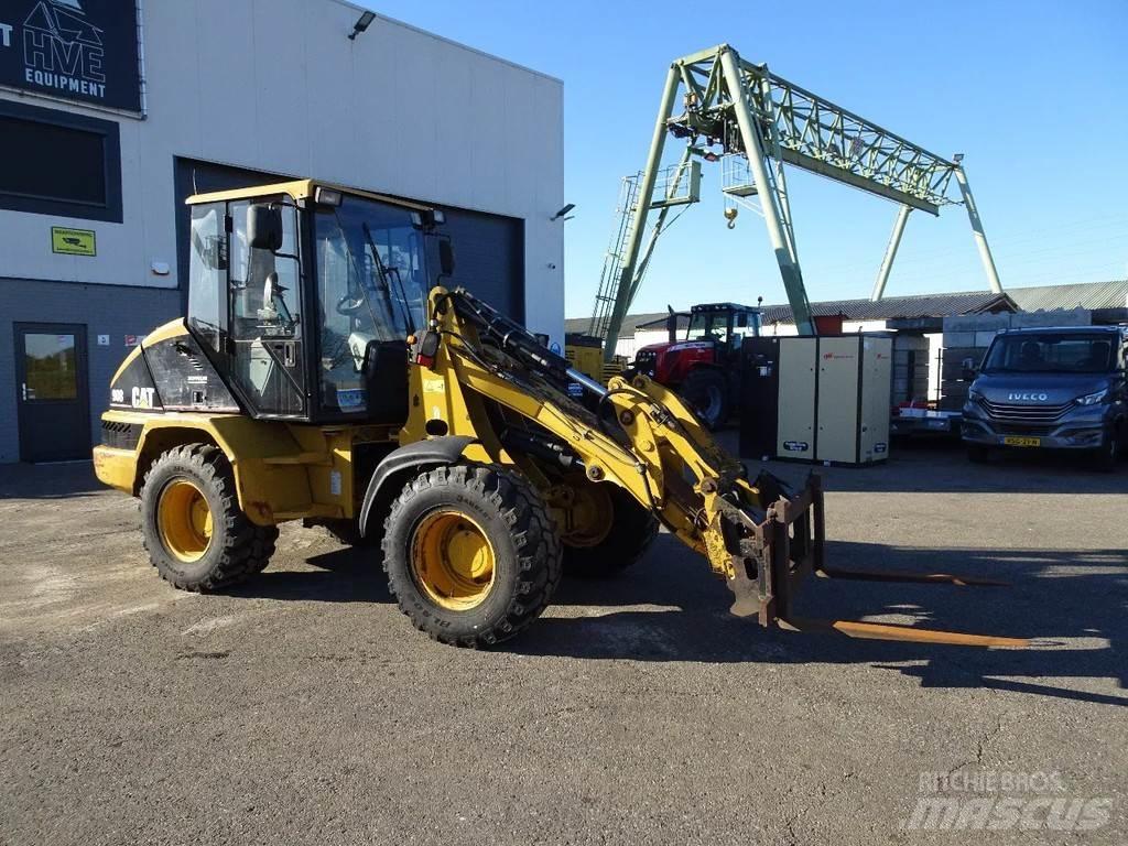 CAT 908 Pyöräkuormaajat