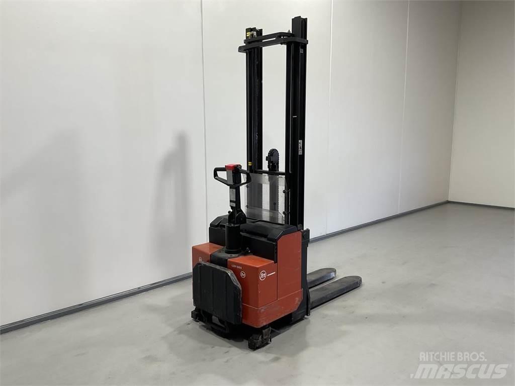 BT LSV 1250/11 Ajettavat pinoamisvaunut