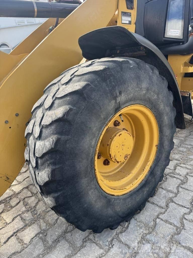 CAT 908M Pyöräkuormaajat