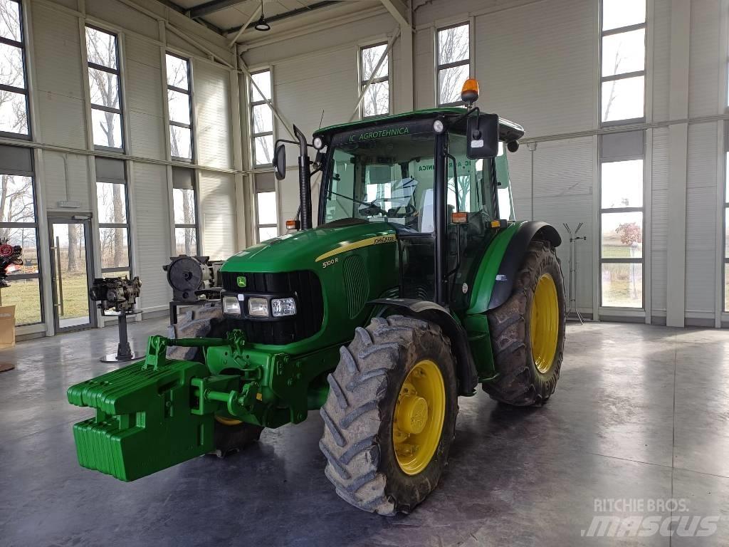 John Deere 5100 R Traktorit