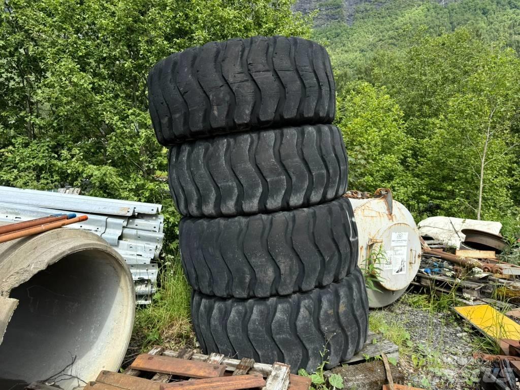 Goodyear 23,5R25 Renkaat ja vanteet