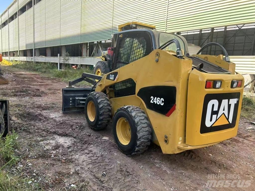 CAT 246 C Liukuohjatut kuormaajat