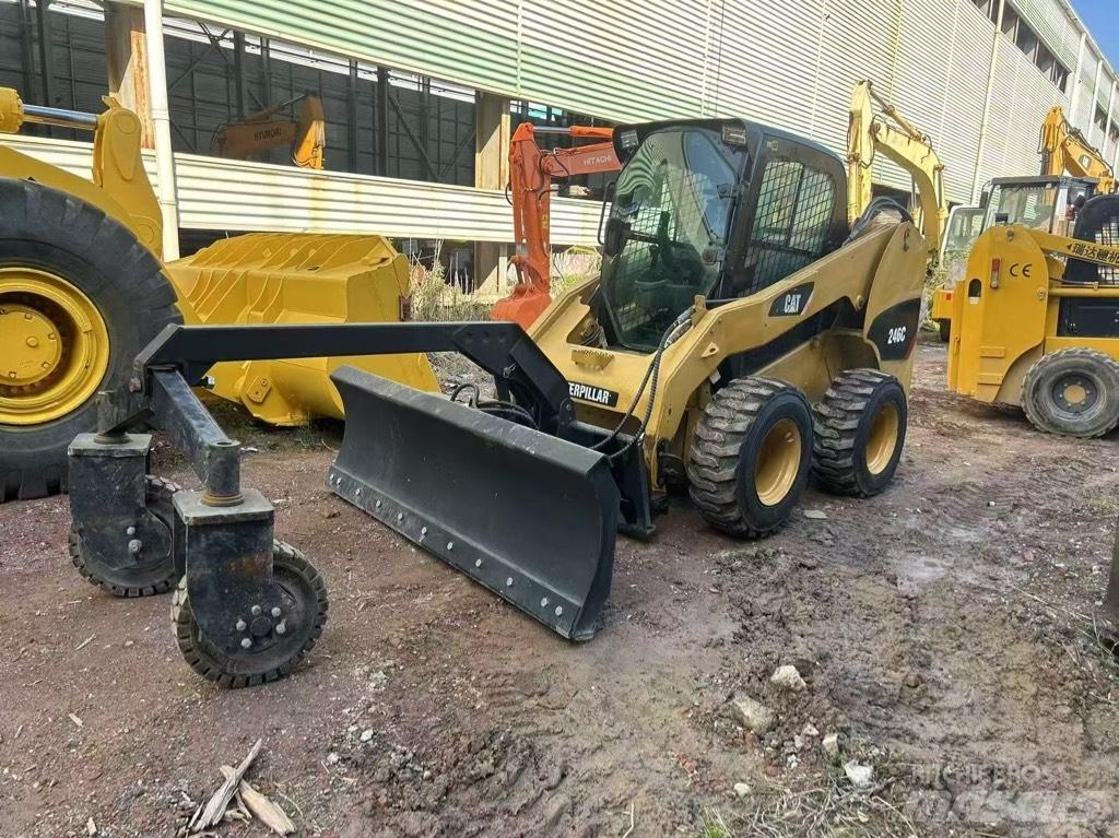 CAT 246 C Liukuohjatut kuormaajat
