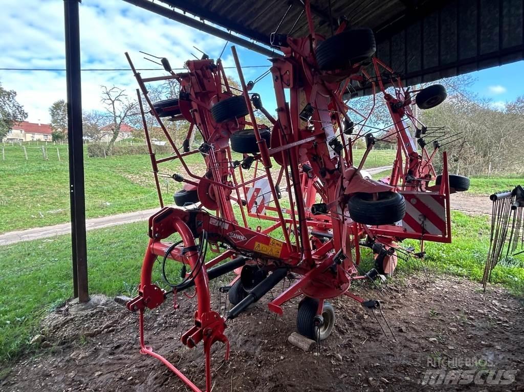 Kuhn GF8702 Pöyhimet ja haravat