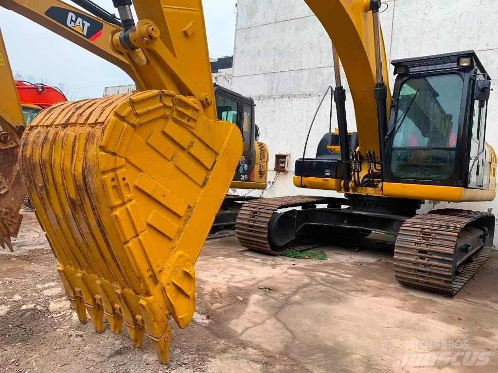 CAT 323 D L Telakaivukoneet